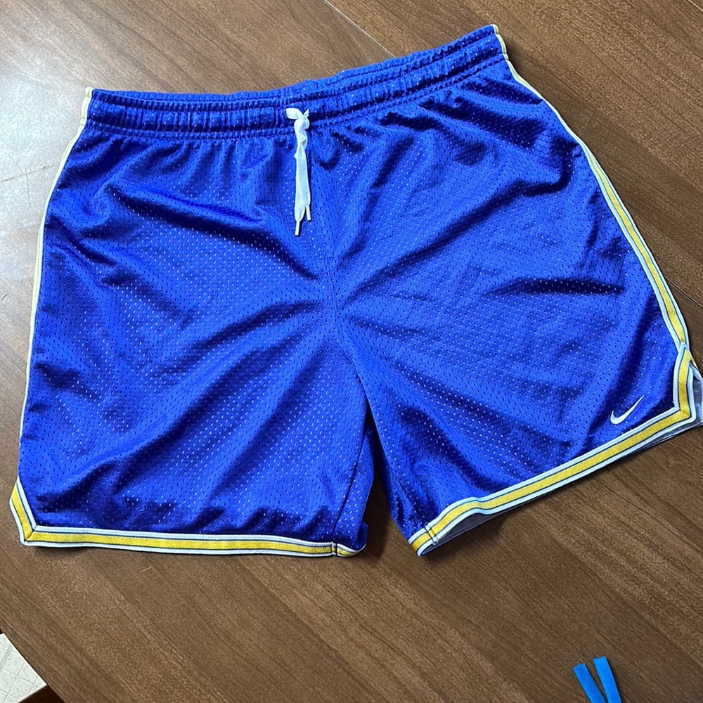 Nike women’s athletic shorts size small